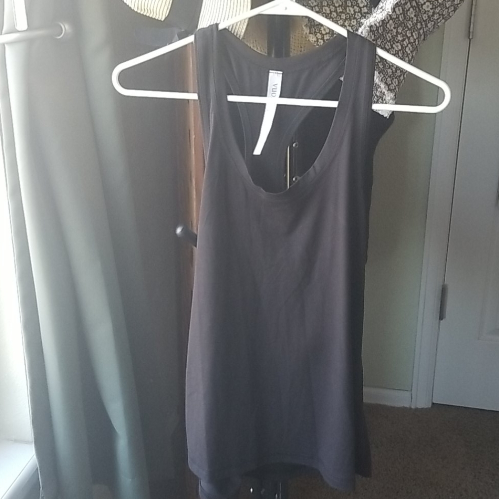 Vuori Lux performance tank